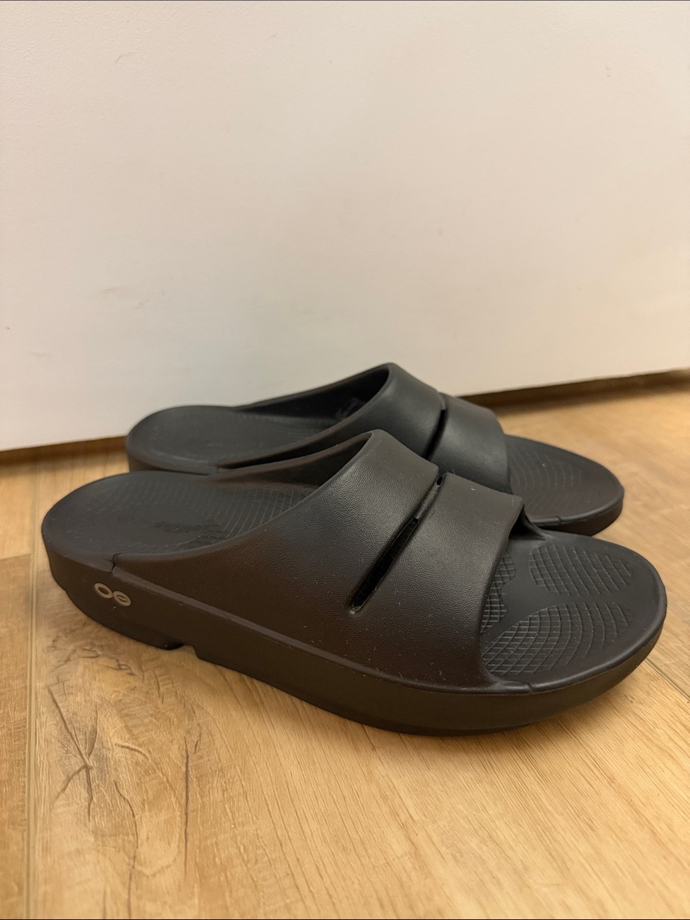 OOFOS OOahh Black Recovery Slides Women’s Size 7